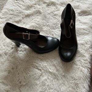 Pre-loved Marni Black and Brown Heels with Sleek Design